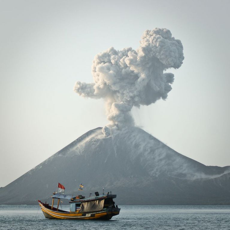 <b>Ινδονησία</b> Νέα έκρηξη του ηφαιστείου Σιναμπούνγκ | tovima.gr