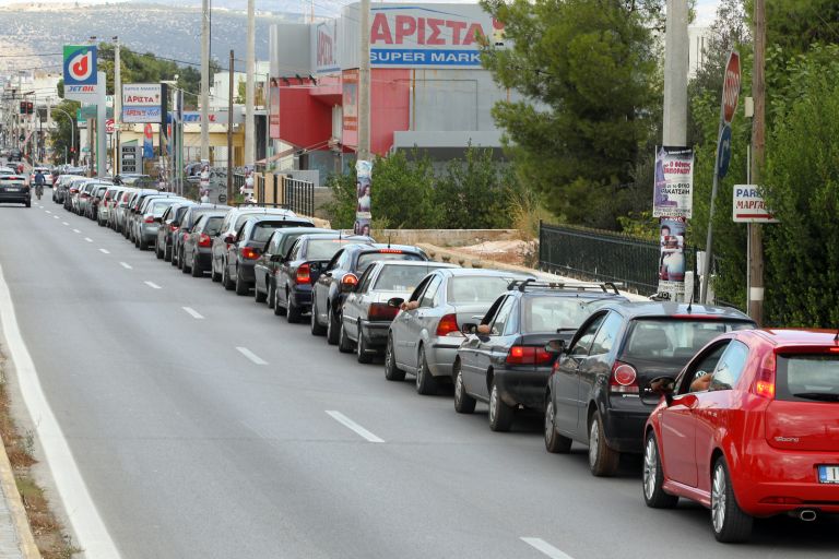 <b>Ουρές στα βενζινάδικα</b> Πανικός χωρίς αιτία | tovima.gr
