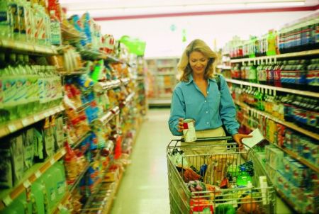 Οι αλυσίδες «τρώνε» τα μικρά σουπερμάρκετ