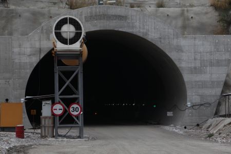 Επανεκίνηση οδικών έργων το Μάρτιο ανήγειλε ο Χρυσοχοΐδης