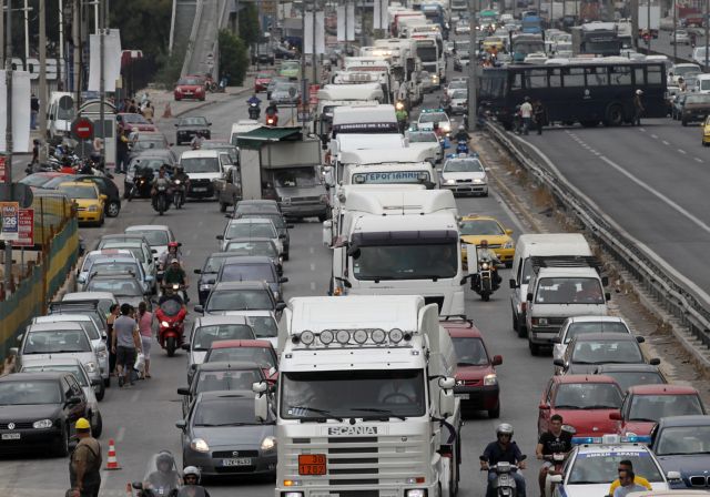 Ενημέρωση από Χατζηδάκη για ταξί – φορτηγά αναμένει ο Χρυσοχοΐδης