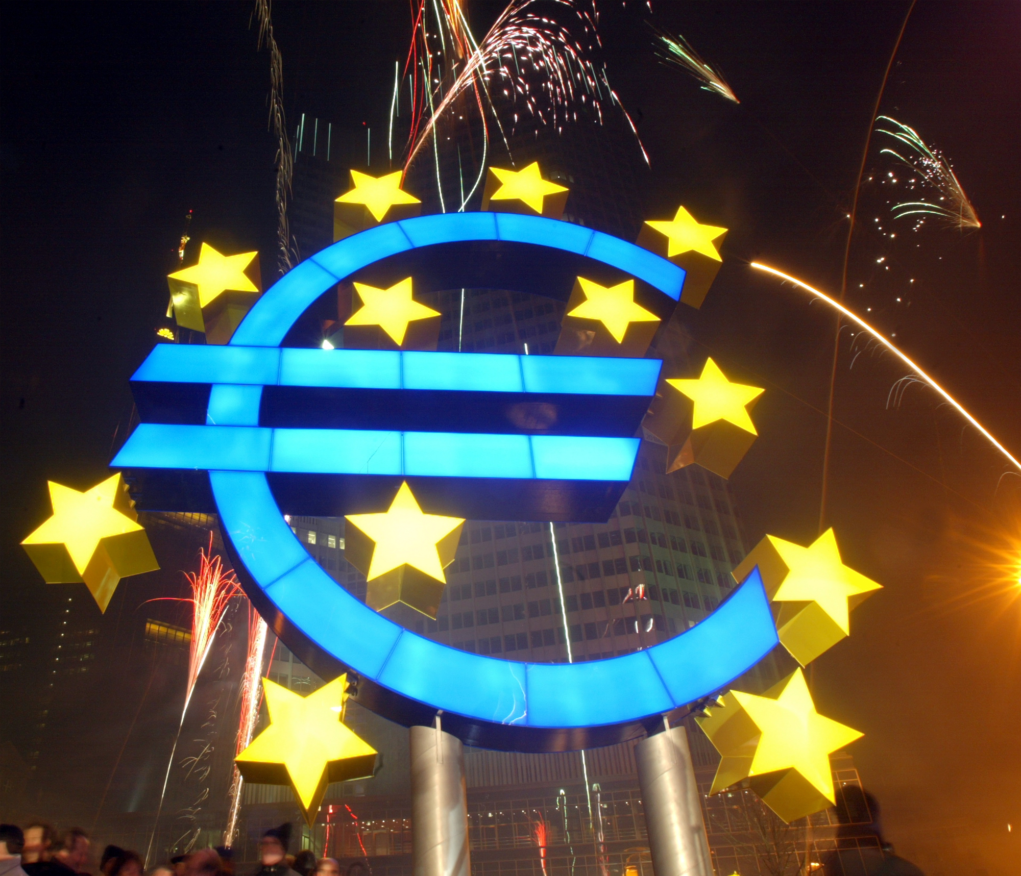 Σταδιακή απόσυρση «ορισμένων» έκτακτων μέτρων στήριξης εξετάζει η  ΕΚΤ