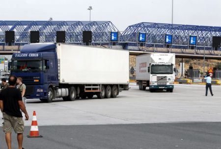 Τσουχτερά πρόστιμα στα φορτηγά που επιχειρούν να γλιτώσουν διόδια