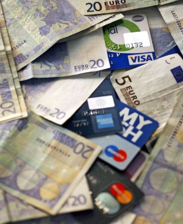 Τράπεζες: Από τα εορτοδάνεια στους… πόντους της κρίσης