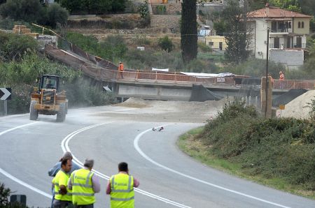 Κλειστή λόγω ανατροπής νταλίκας η παλιά εθνική Αθηνών – Πατρών