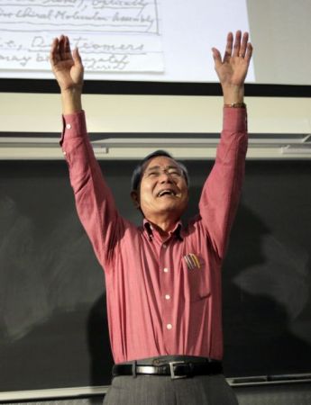 Νομπελίστας ιάπωνας βρέθηκε να περιπλανιέται, νεκρή η σύζυγός του