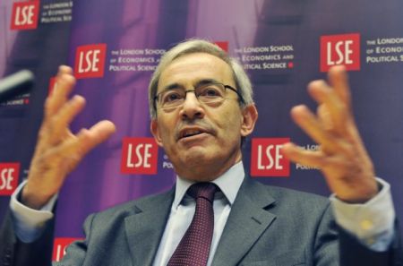 Ελάφρυνση του ελληνικού χρέους ζητούν μέσω των FT οικονομολόγοι