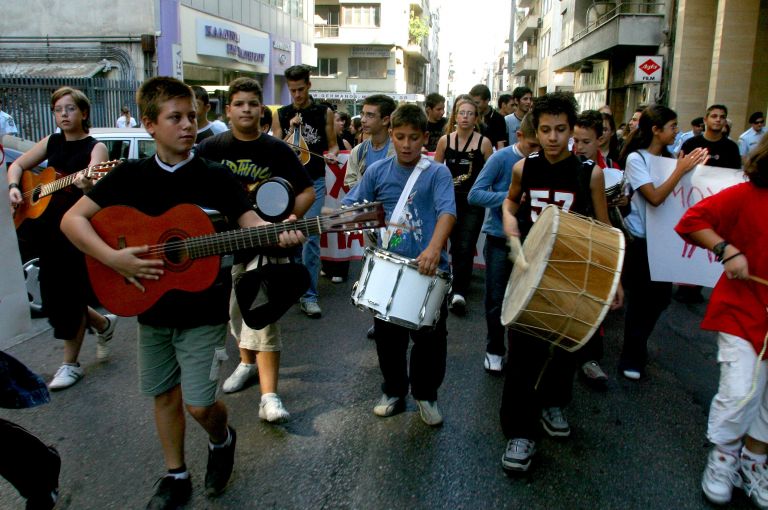 Παννελαδική διαμαρτυρία γονέων για τα μουσικά σχολεία | tovima.gr