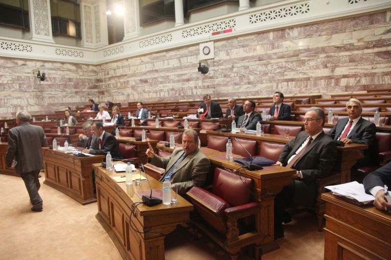 <b>Βουλή</b>Σε τεταμένο κλίμα η συζήτηση του προσχεδίου προϋπολογισμού | tovima.gr