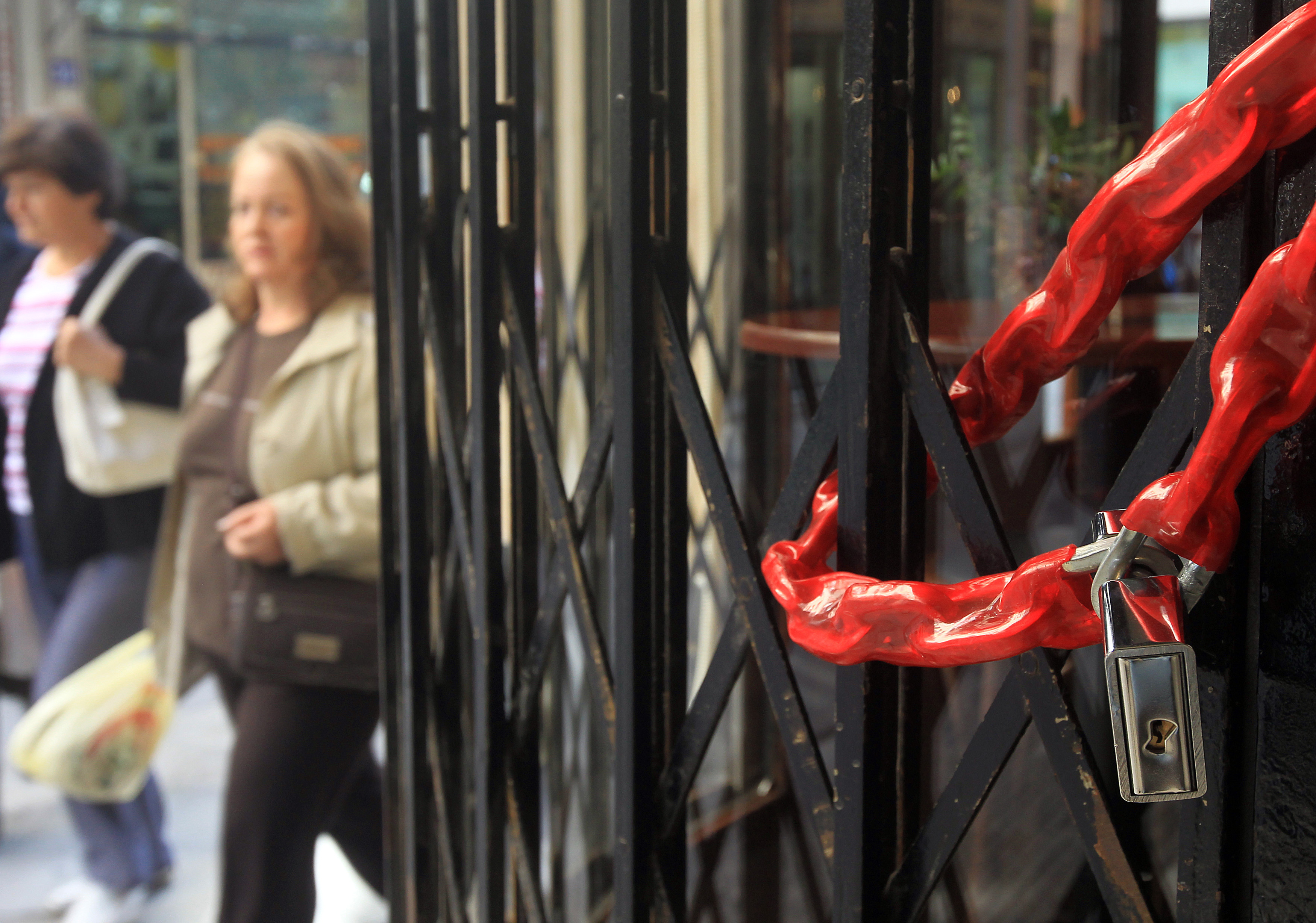 Στο 3,7% η ύφεση το 2013 έναντι της αρχικής πρόβλεψης για 4,2%