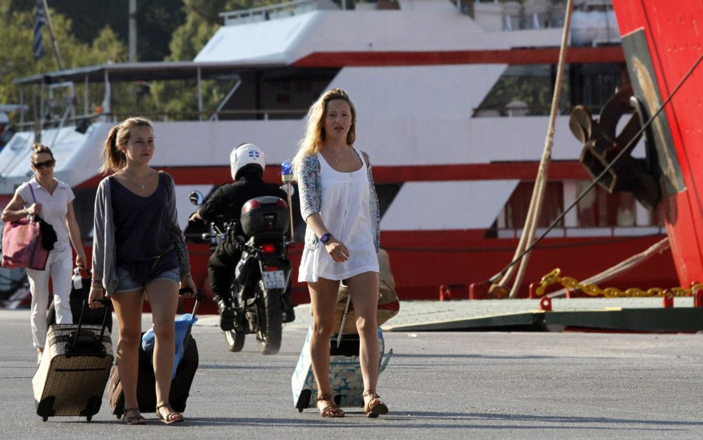 «Το ταξίδι αναβάλλεται γιατί έχουν βγεί …τσούχτρες και αρχισαν οι τυφώνες!»