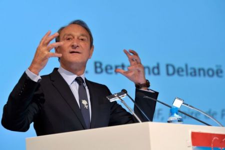 Στο πλευρό του Μακρόν ο σοσιαλιστής τέως δήμαρχος του Παρισιού