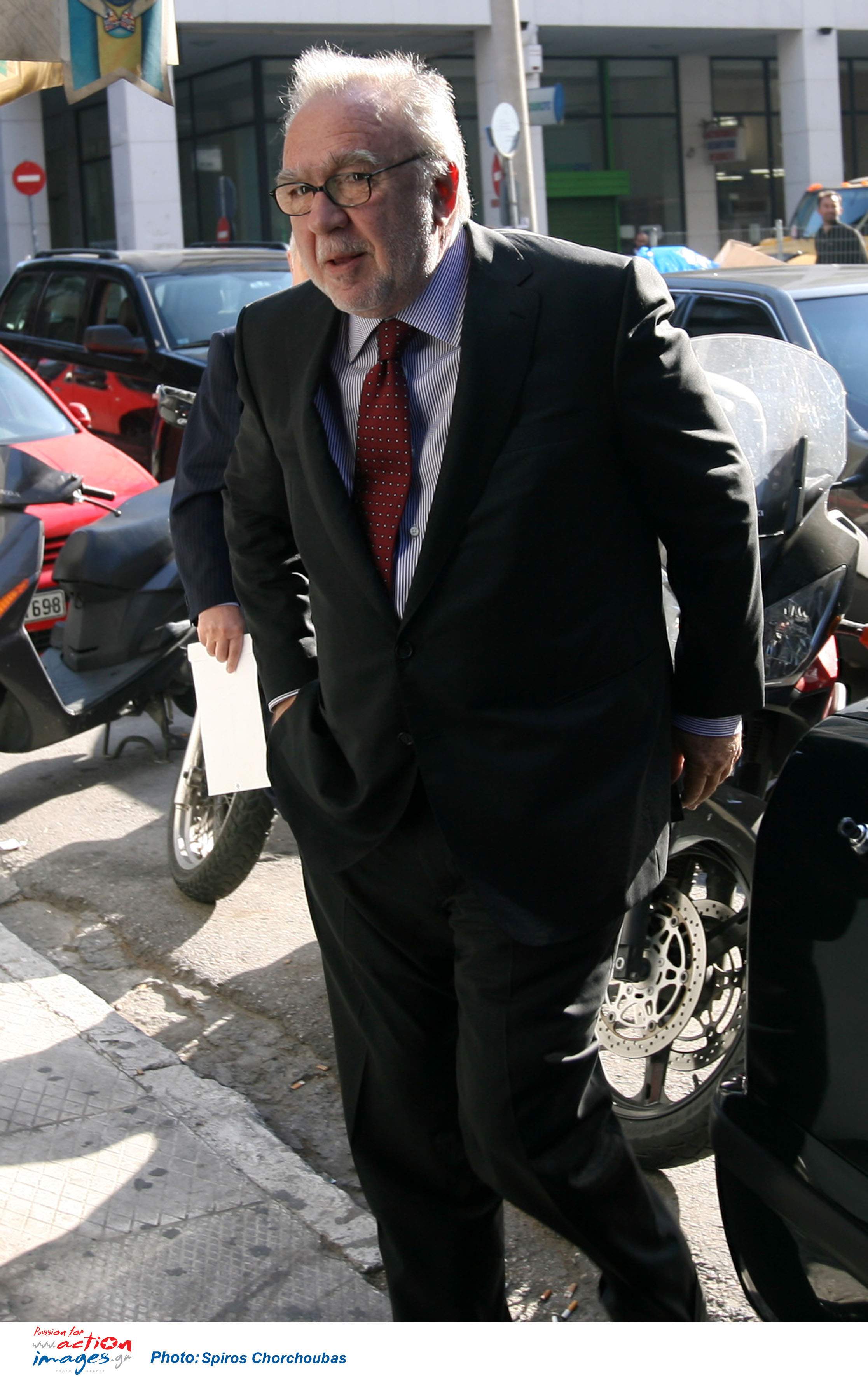 Πρόταση Κόκκαλη σε Βαρουφάκη για εθνική λοταρία