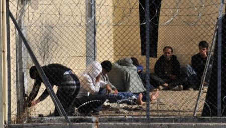 Καταγγελία για τη συνεχιζόμενη κράτηση αλλοδαπών του «Ξένιου Δία»