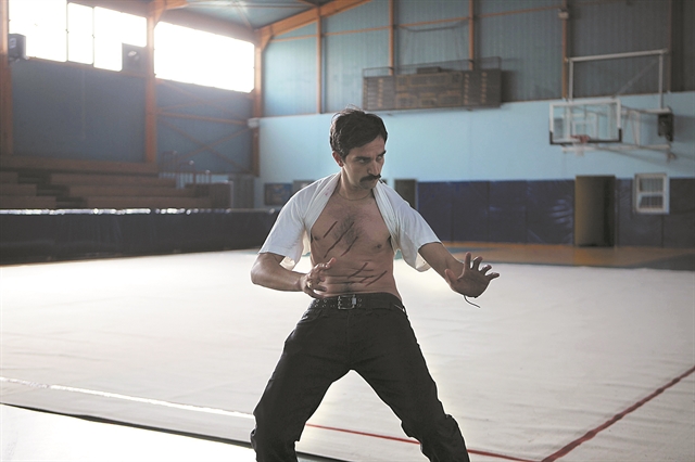 «Μήπως δεν μπορούμε καθόλου να μείνουμε μόνοι μας;»