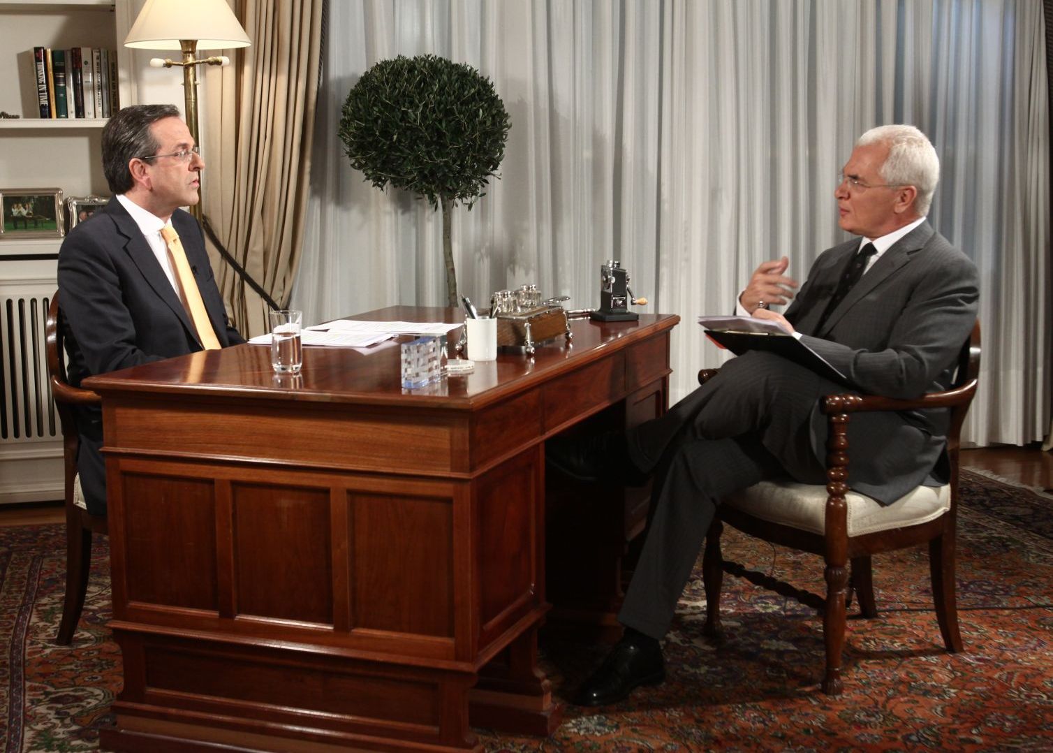 <b>Αντώνης Σαμαράς στην «Ανατροπή»</b>«Πρώτη φορά ένας πρωθυπουργός δεν λαμβάνει μήνυμα από εκλογές αλλά στέλνει εκείνος»