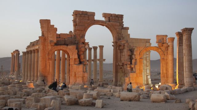 Οι τζιχαντιστές ανατίναξαν αρχαίο ναό στην Παλμύρα – UNESCO: Είναι έγκλημα πολέμου
