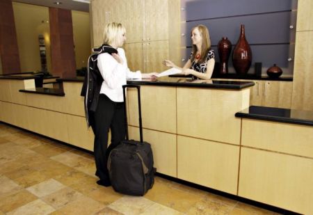 Στη μάχη των απευθείας κρατήσεων μπαίνουν τα ξενοδοχεία