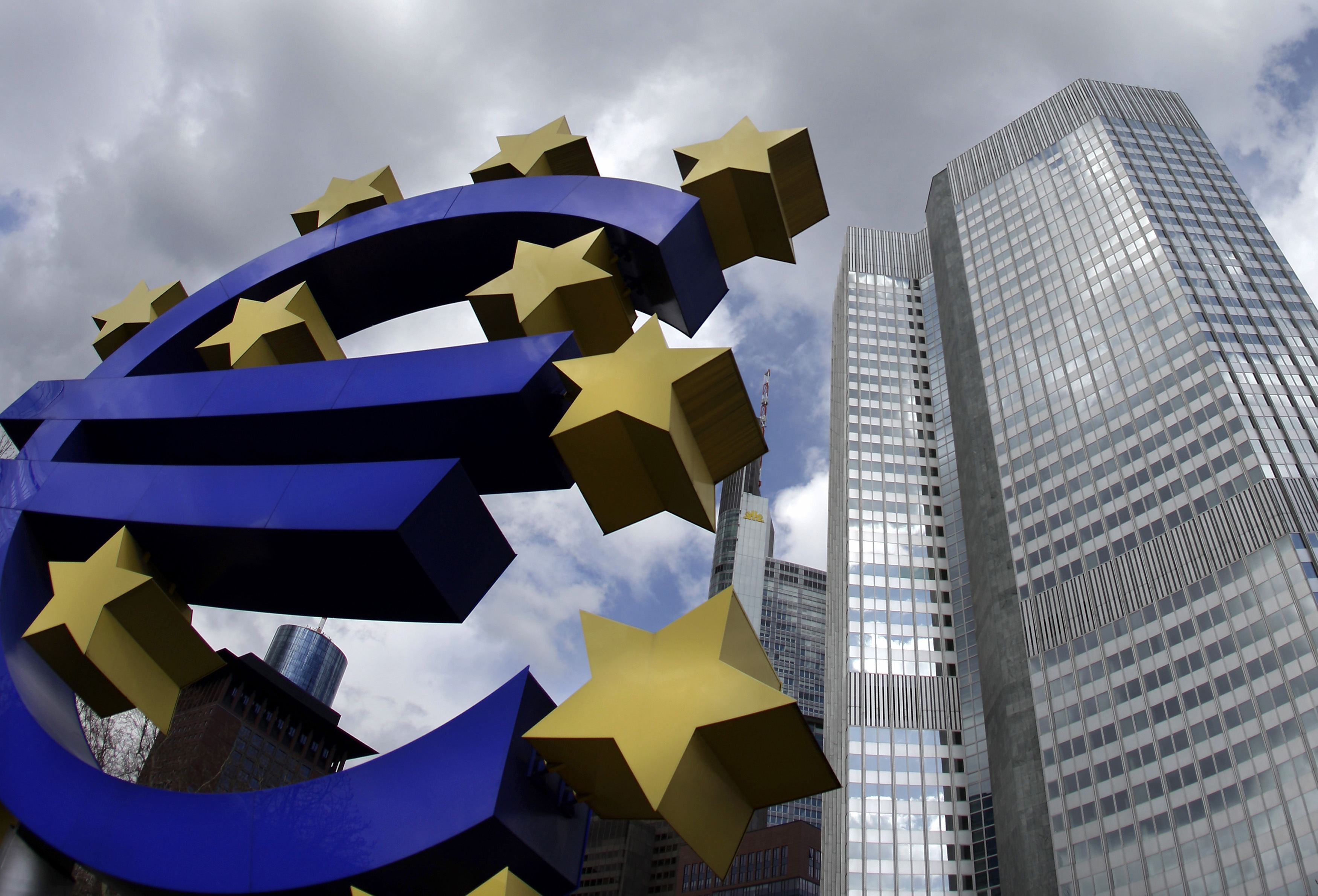 <b>Ευρωπαϊκή Κεντρική Τράπεζα</b>Ζητά μείωση του ελλείμματος κατά 6 δισ. ευρώ το 2011