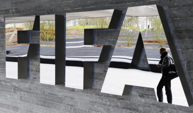 Συνάντηση με με ομάδες και ΕΠΟ για τη διαιτησία ζητάει η FIFA | tovima.gr