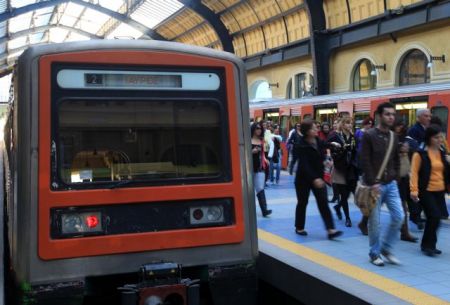 Υπάλληλος σεκιούριτι διώχνει μετανάστη από βαγόνι του ΗΣΑΠ