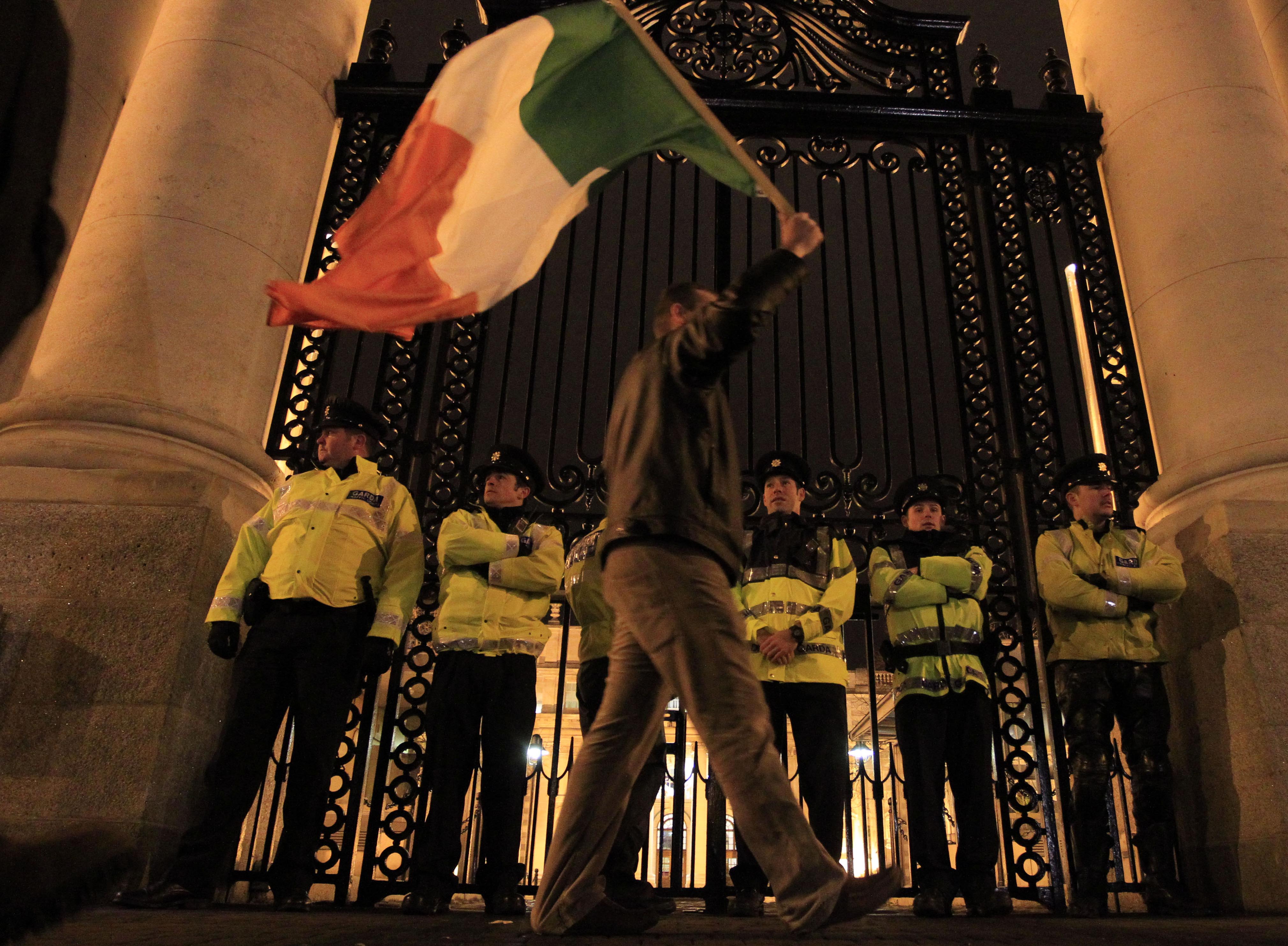 Ιρλανδία: Στη φυλακή τρεις τραπεζίτες για την κατάρρευση του 2008