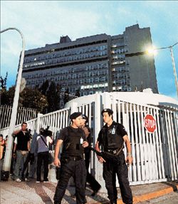 «Ο Παλαιοκώστας έφερε τη βόμβα»