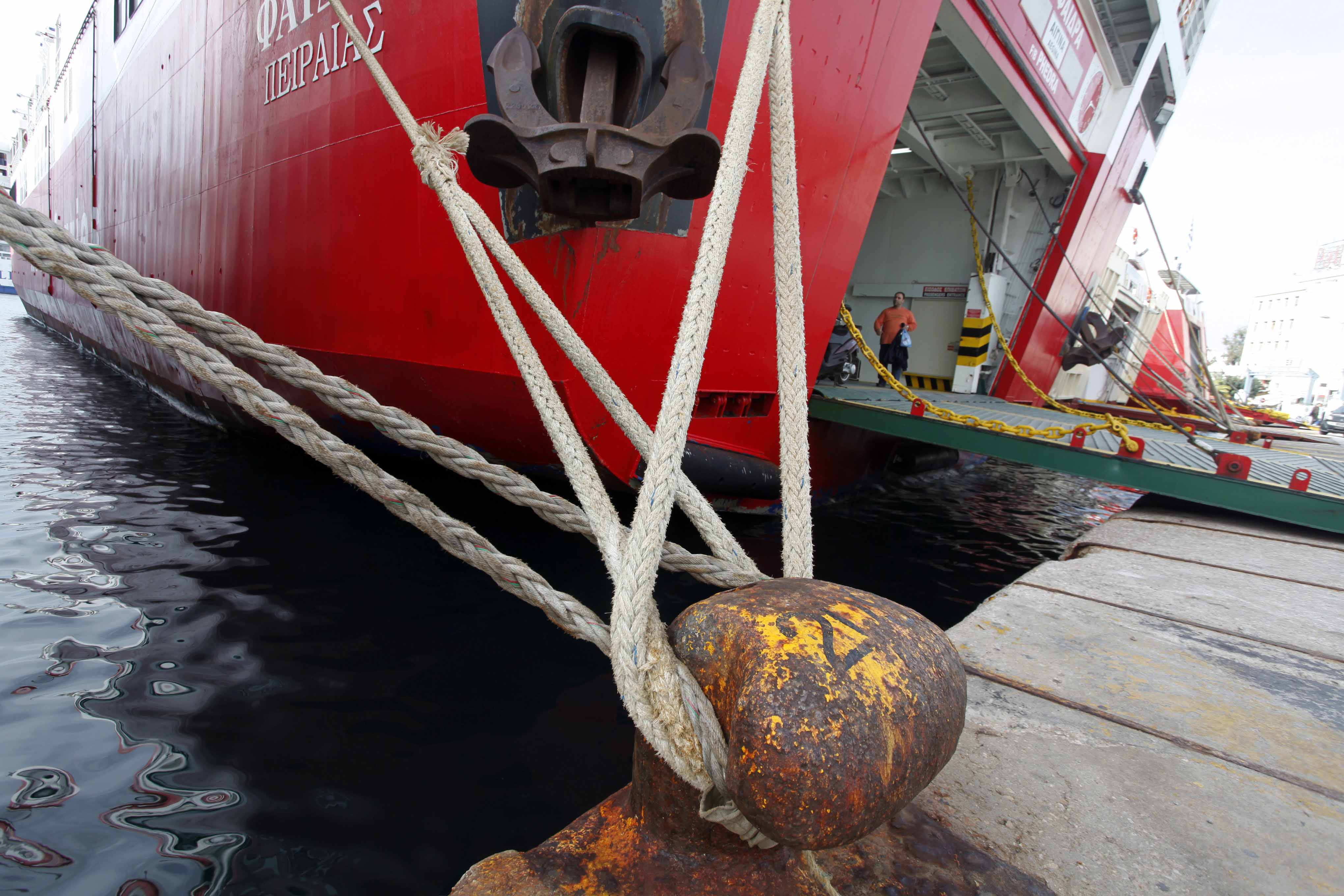 «Δεμένα» τα πλοία από Δευτέρα λόγω απεργίας της ΠΝΟ