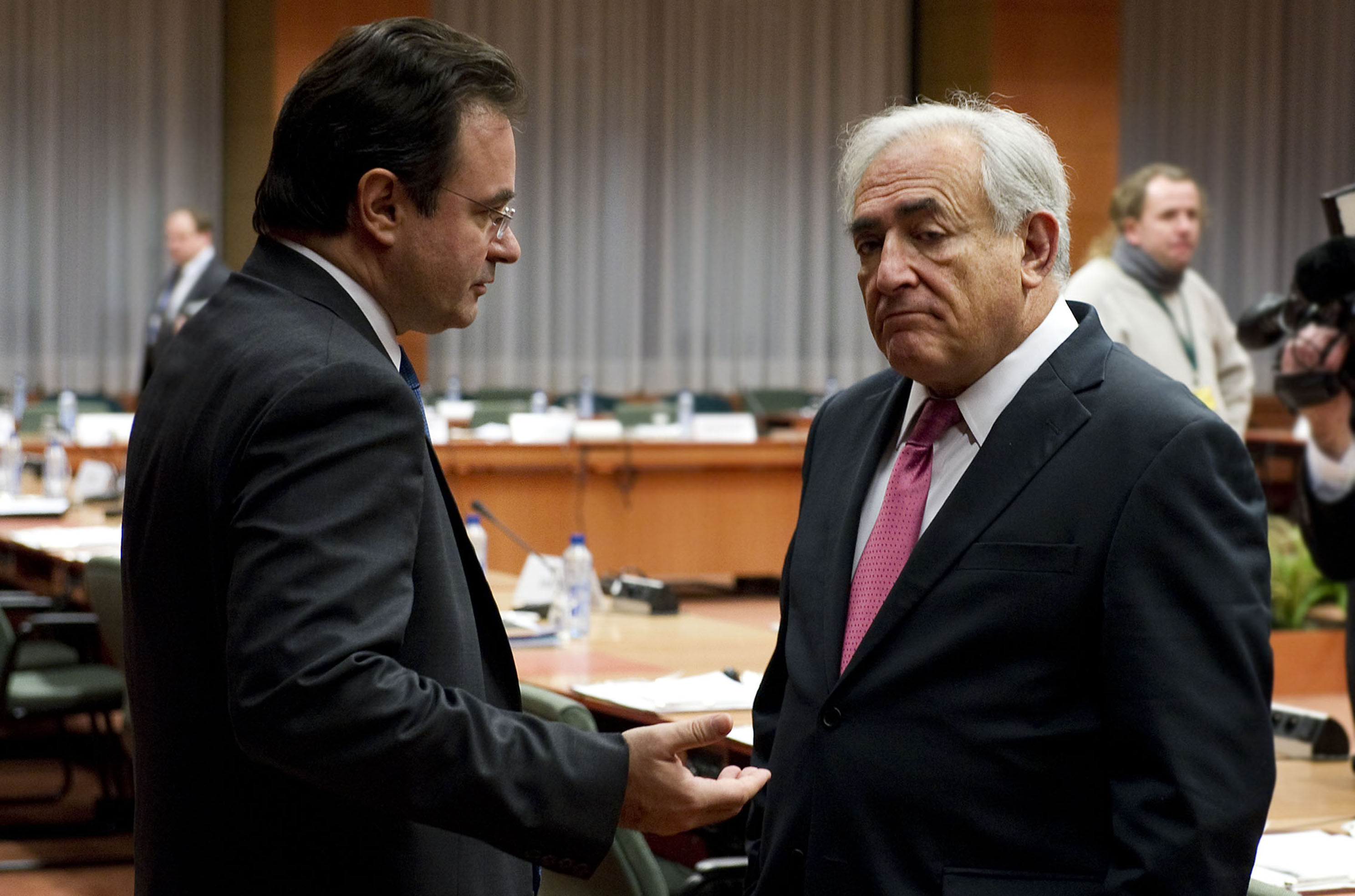 Spiegel: «Το ΔΝΤ ζητά ταχεία αναδιάρθρωση του χρέους της Ελλάδας»