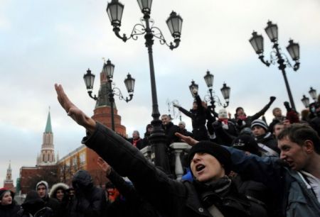 Η Ρωσία, η Χρυσή Αυγή και οι οπαδοί του… Μόσκοβου