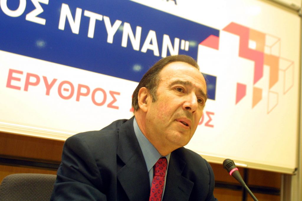 <b>Ανδρέας Μαρτίνης</b>«Το Ντυνάν πωλείται πριν το κατασπαράξουν τα συμφέροντα»