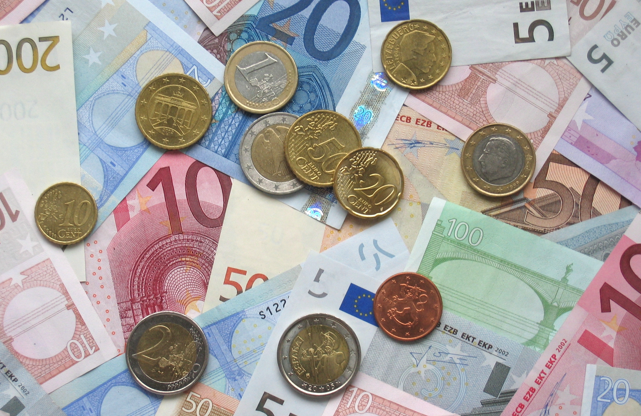 15ετές ομόλογο : 2 δισ. ευρώ άντλησε το δημόσιο