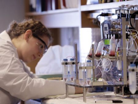 Σε κίνδυνο η υγεία των οροθετικών από την έλλειψη αντιδραστηρίων