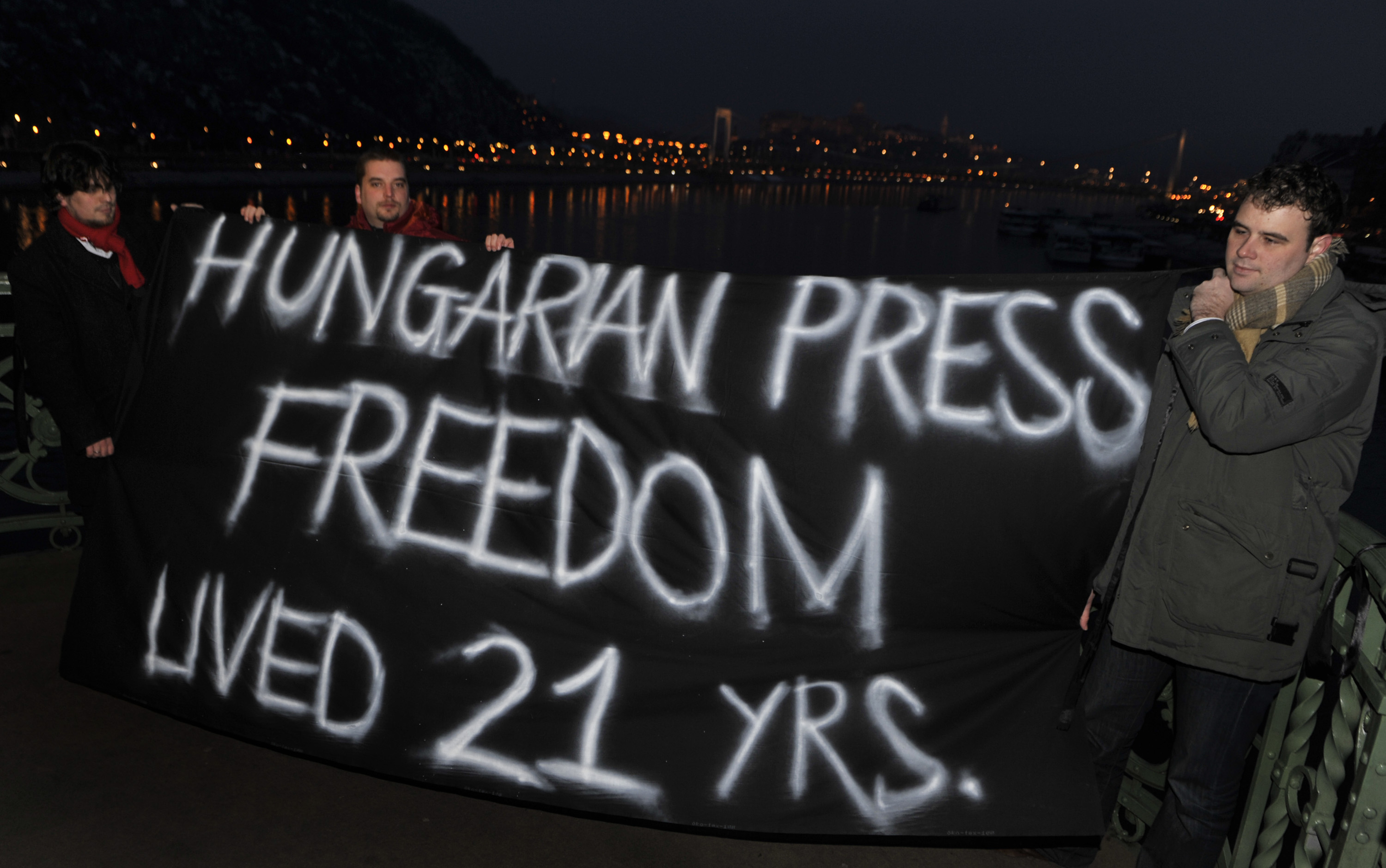 Ουγγαρία: «Αντισυνταγματικός ο νόμος Ορμπαν για τα ΜΜΕ»