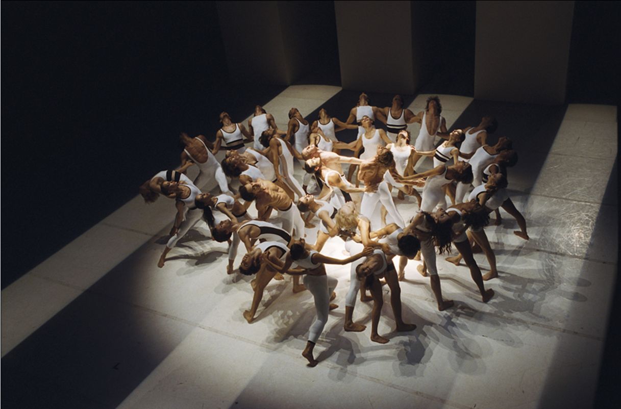 Ο Μορίς Μπεζάρ συναντά τον Φρέντι Μέρκιουρι και τον Τζιάνι Βερσάτσε