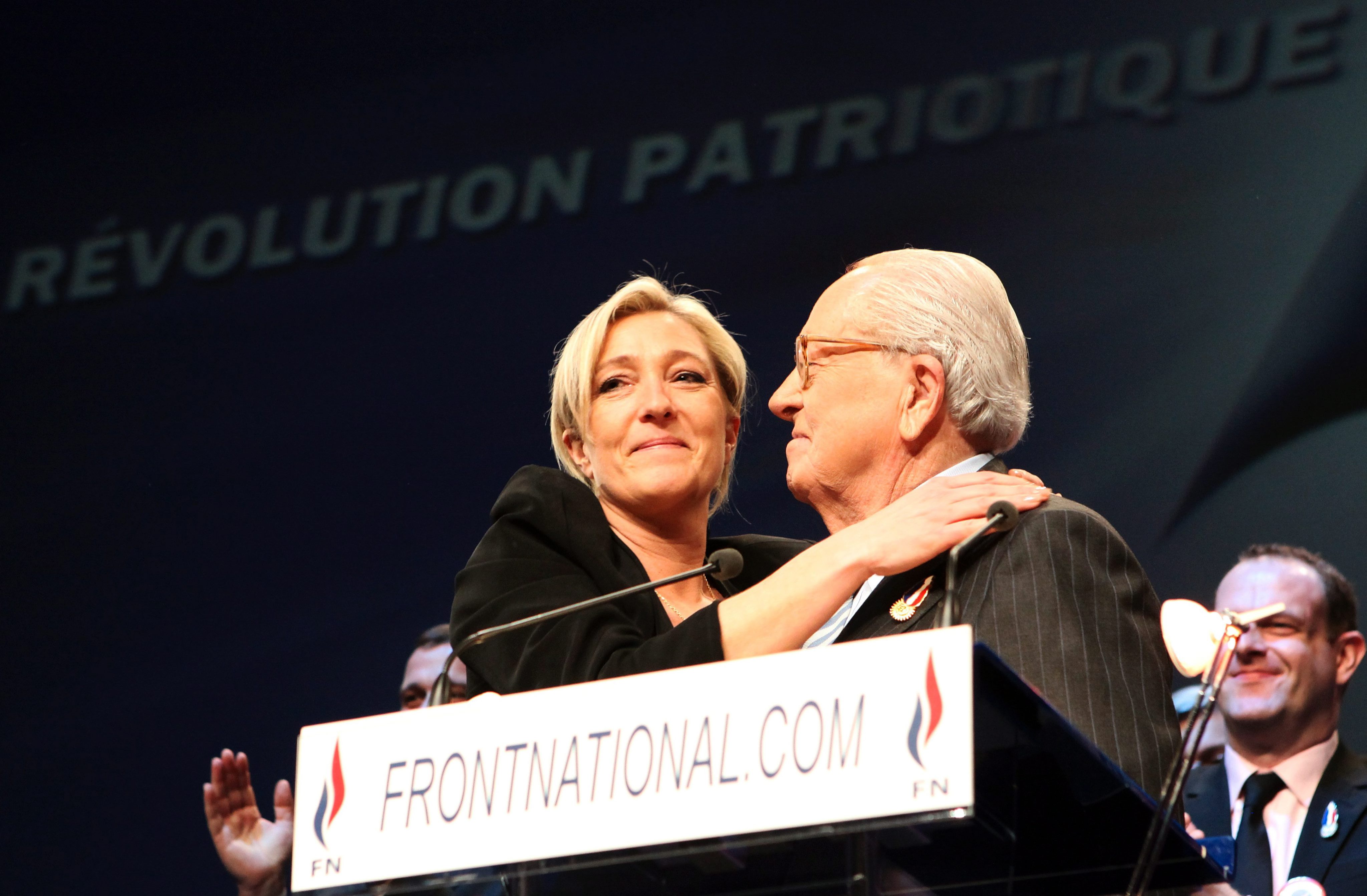 Μαρίν Λεπέν: «Κακό το αστείο του πατέρα μου»