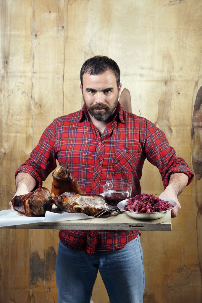 Χοιρινά κότσια με κρασί και μέλι