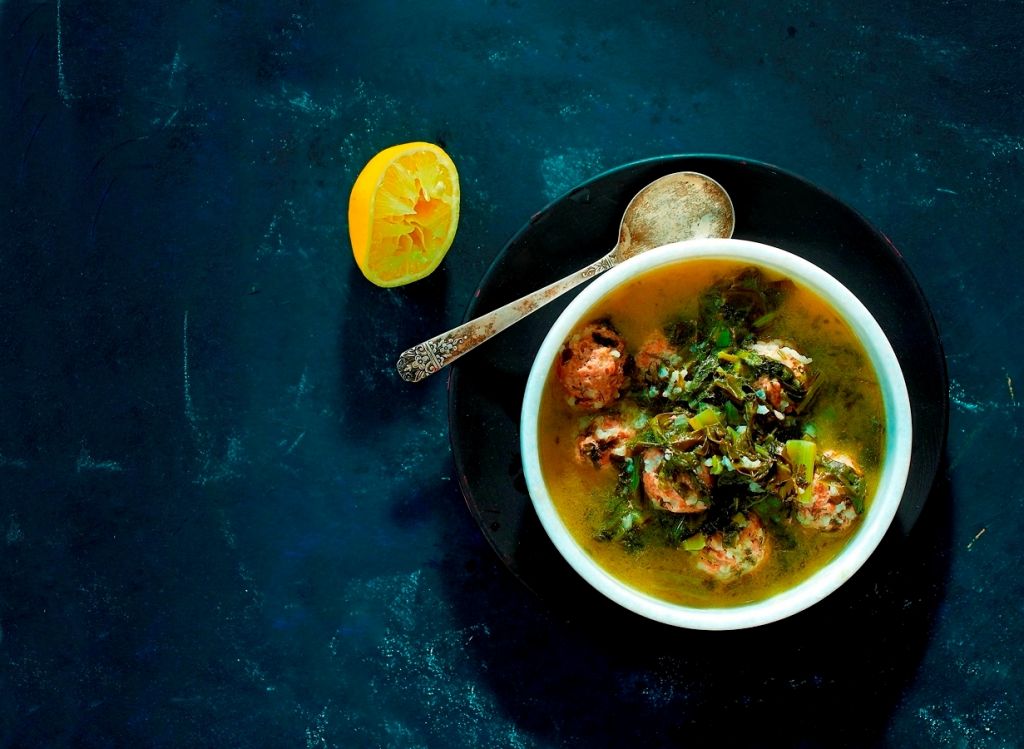 Σούπα με γιουβαρλάκια και σέσκουλα