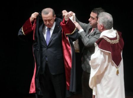 Ερντογάν μαινόμενος απειλεί ξανά τους δικαστικούς