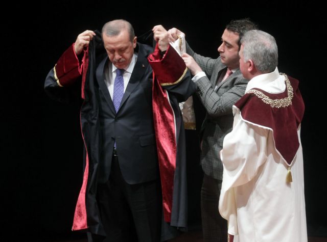 Ερντογάν μαινόμενος απειλεί ξανά τους δικαστικούς