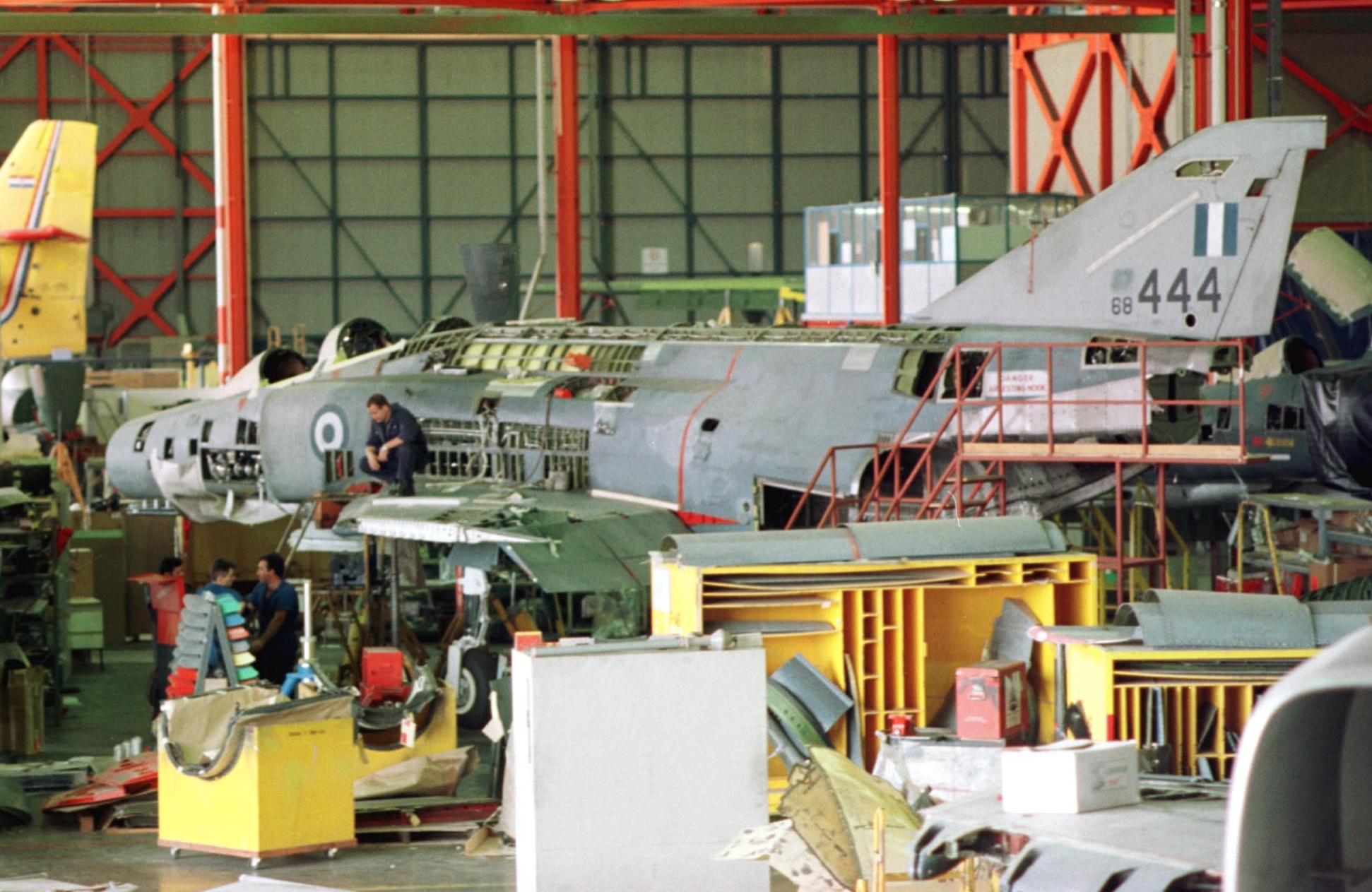 Τεχνικοί από τα ΗΑΕ στην ΕΑΒ