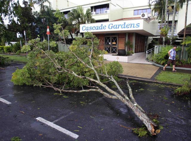Η Αυστραλία αντιμέτωπη με καύσωνα αλλά και έναν κυκλώνα