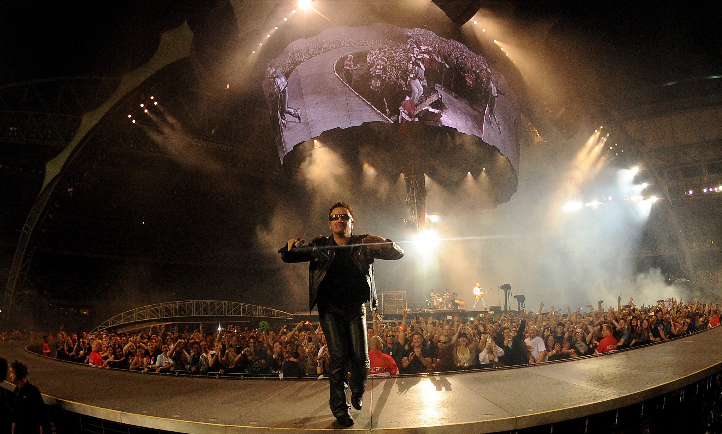 <b>Παγκόσμια περιοδεία U2 </b>Από τη Νότιο Αφρική ξεκινάει το συγκρότημα τις συναυλίες