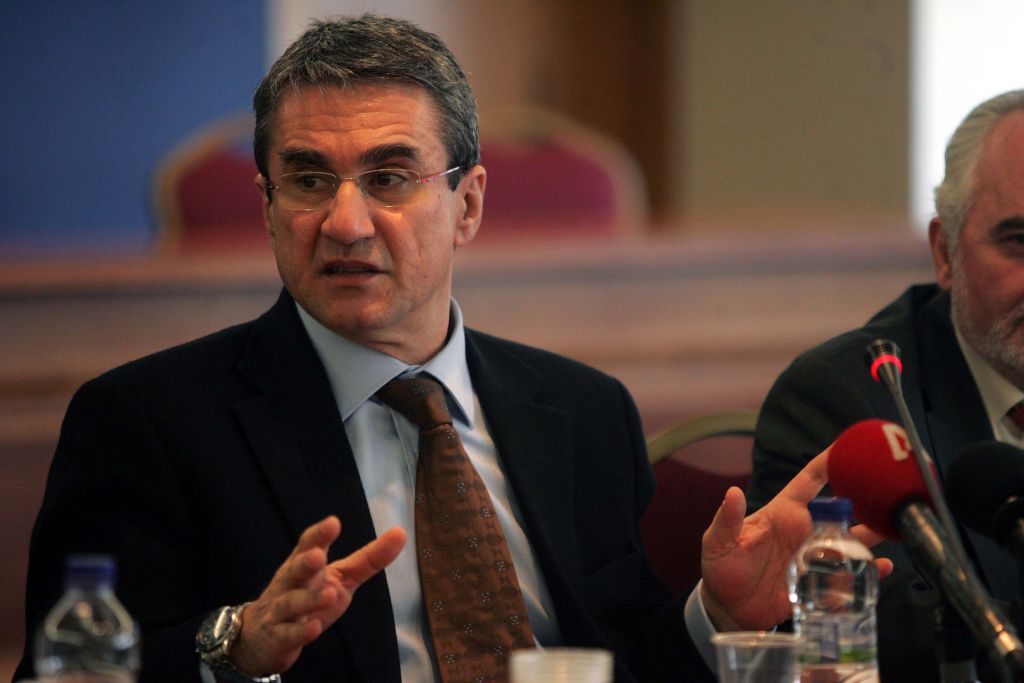 <b>Ανδρέας Λοβέρδος</b>Εντολή για ετοιμότητα σε στρατιωτικά νοσοκομεία και ιδιωτικές κλινικές για τη γρίπη