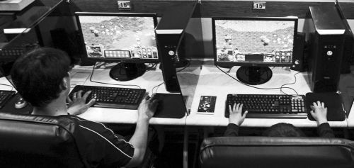 Κυρίως αγόρια οι θύτες και θύματα τα κορίτσια στο cyberbullying