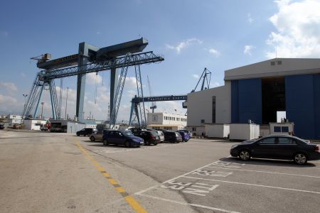 Ημιβυθίστηκε τμήμα πλωτής δεξαμενής στα ναυπηγεία Ελευσίνας