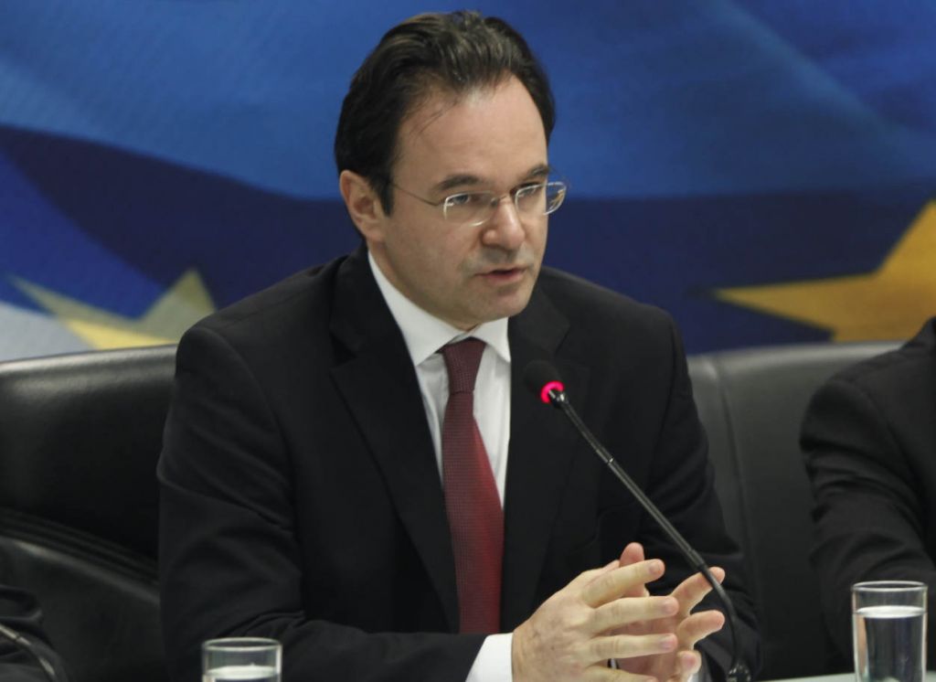 Πρόβα συναίνεσης για να μην μας πνίξει το χρέος