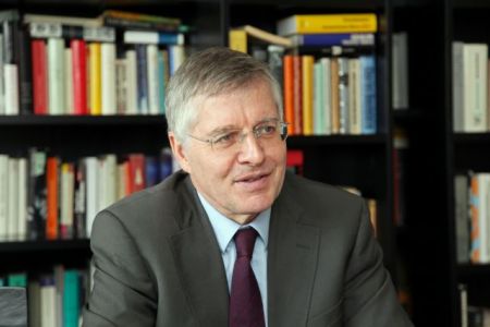 Γκέρχαρντ Μπος: Σωστή ενέργεια, η διανομή κοινωνικού μερίσματος