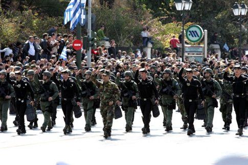 Με τη στρατιωτική παρέλαση κορυφώθηκαν οι εκδηλώσεις για την 25η Μαρτίου