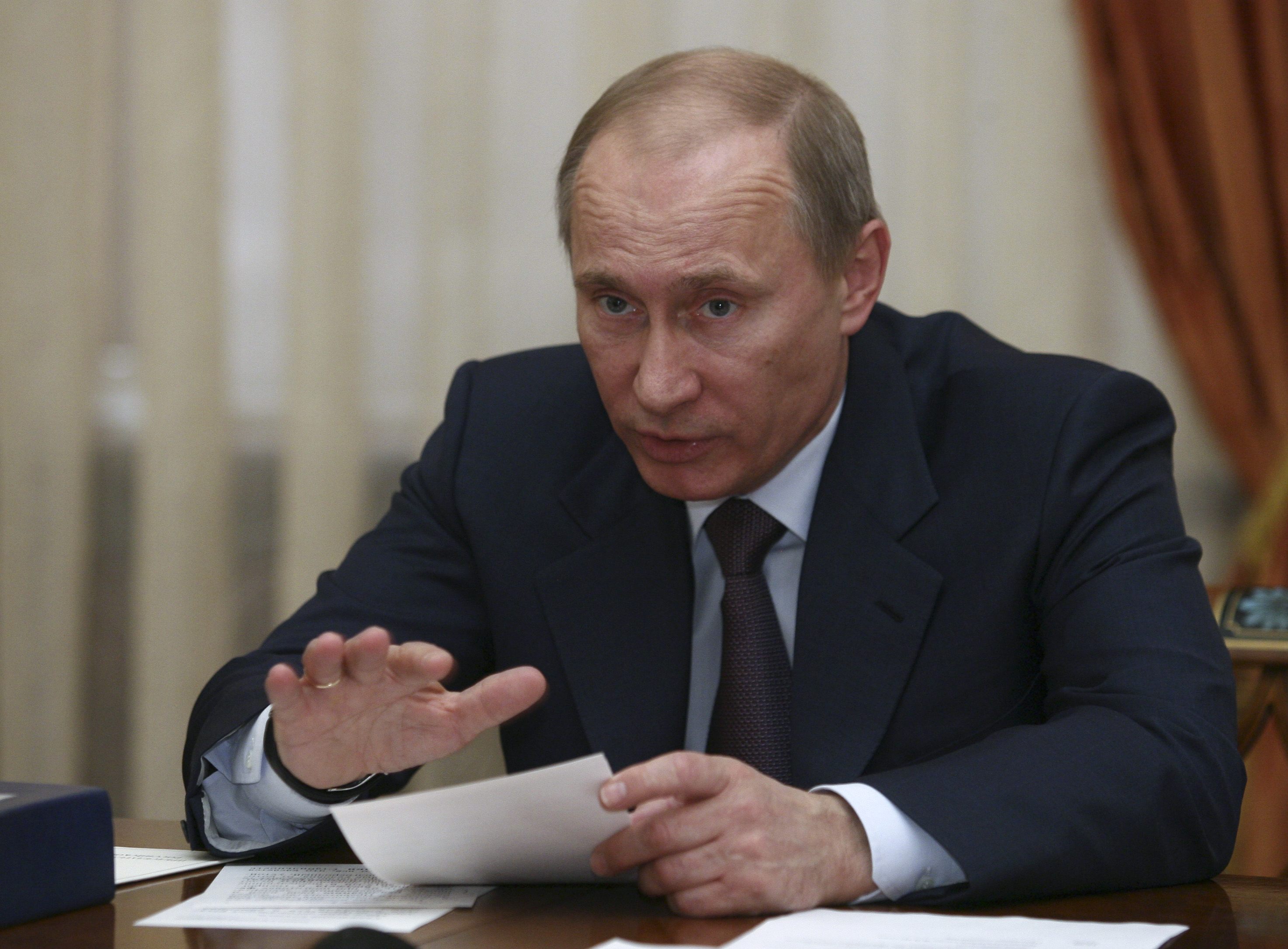 Πούτιν: «Να σταματήσει η συζήτηση για εκλογές»